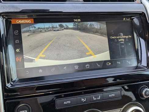 Used 2019 Land Rover Discovery HSE image 28