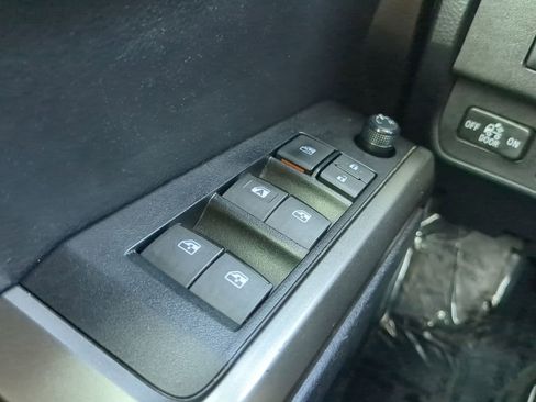 Used 2020 Toyota Tacoma TRD Sport image 28