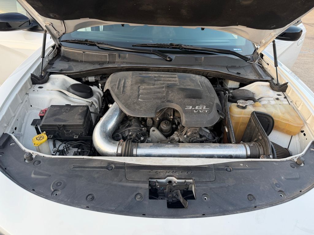 Used 2018 Dodge Charger SXT w/ Blacktop Package RWD image 16