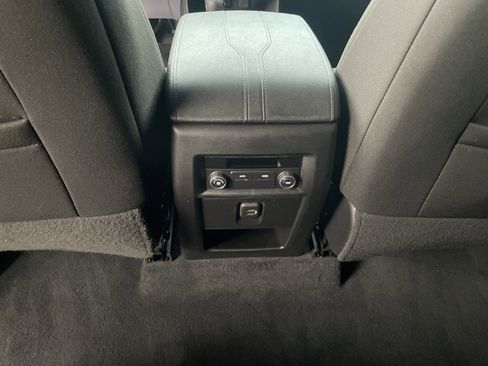 Used 2023 Chevrolet Traverse LT image 28