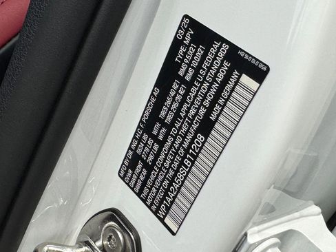 Certified 2025 Porsche Macan image 30