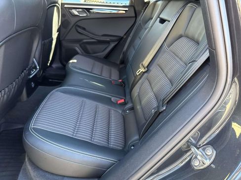 Used 2023 Porsche Macan Turbo image 13