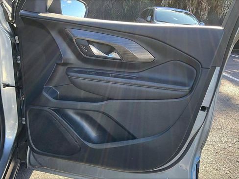 Used 2023 GMC Terrain SLT image 27