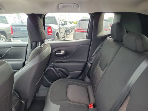 Used 2023 Jeep Renegade Latitude AWD/4WD image 19