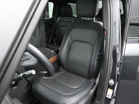 Used 2023 Land Rover Defender 130 X-Dynamic SE image 10