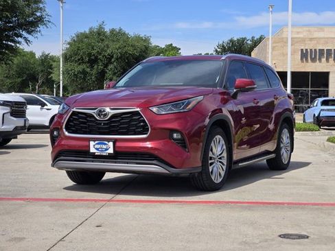 Used 2023 Toyota Highlander Platinum FWD image 3