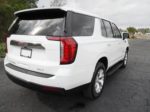Used 2024 GMC Yukon SLT w/ SLT Premium Package image 3