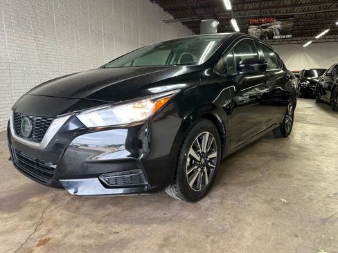 Used 2021 Nissan Versa SV image 3