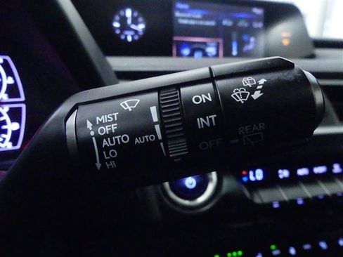 Used 2019 Lexus UX 250h AWD/4WD image 31