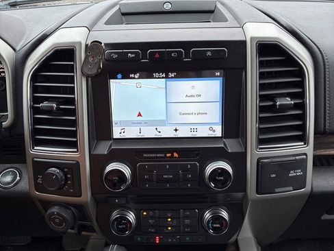 Used 2018 Ford F150 Lariat w/ Equipment Group 502A Luxury image 10