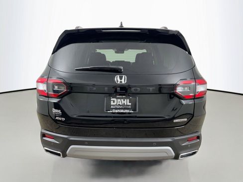 Used 2025 Honda Pilot Touring image 12