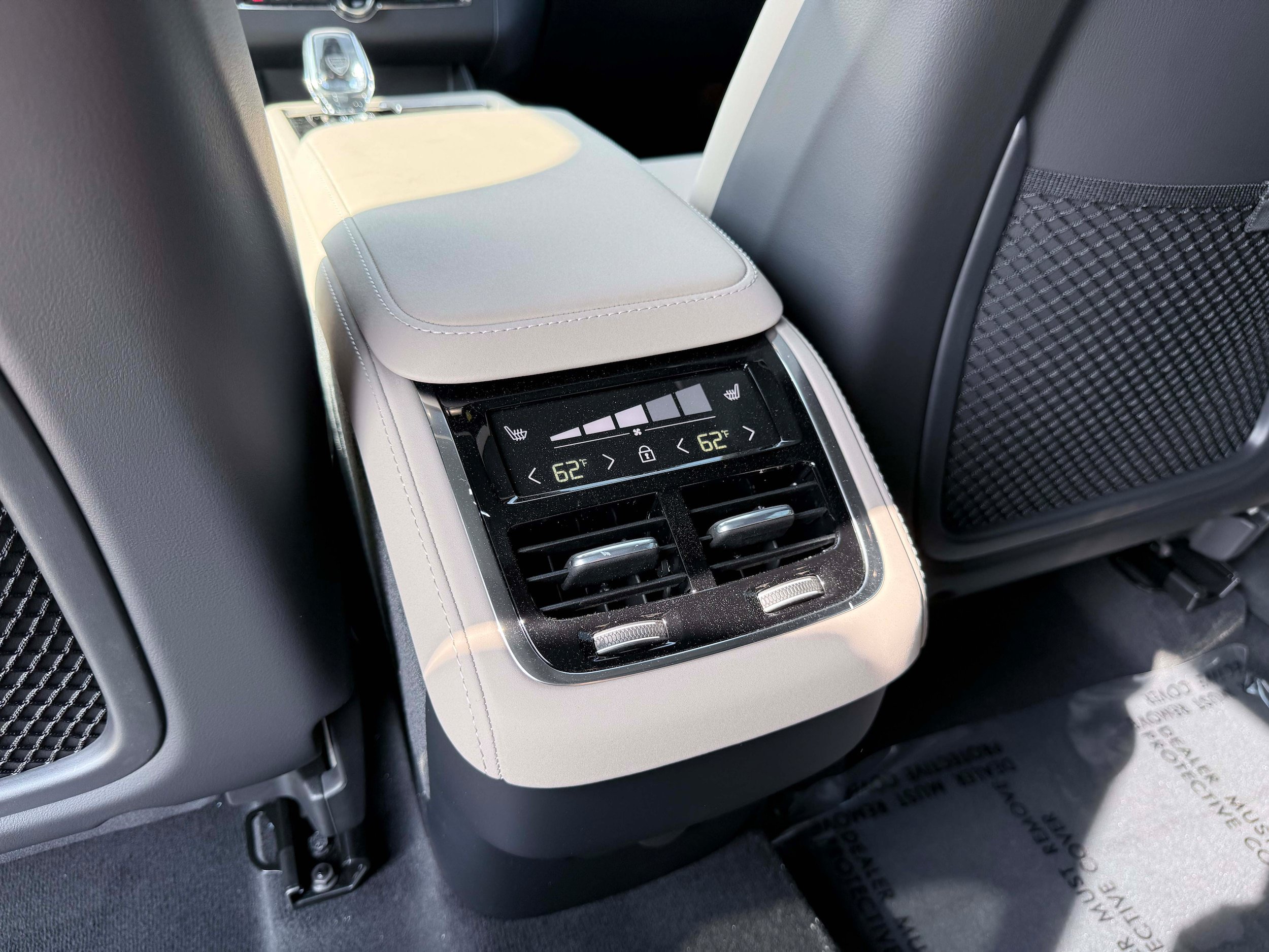 New 2026 Volvo XC90 B6 Plus w/ Protection Package Premier AWD/4WD image 18