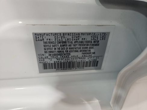 Certified 2025 Nissan Sentra SR w/ SR Premium Package FWD image 31