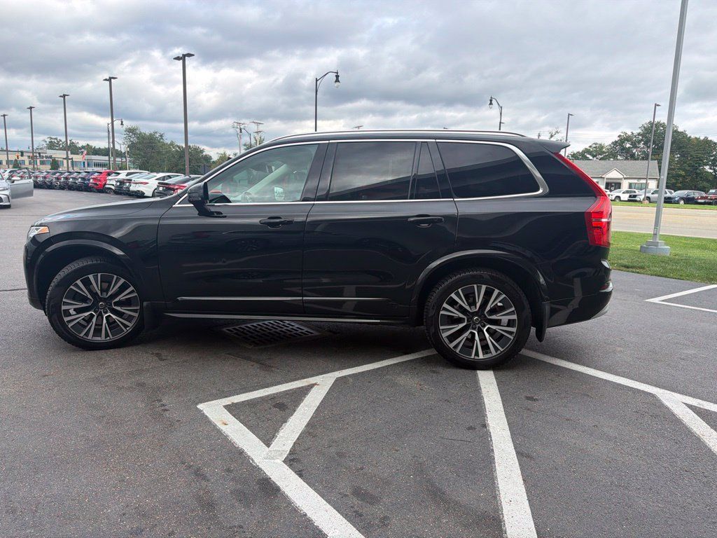 Used 2022 Volvo XC90 T6 Momentum w/ Climate Package AWD/4WD image 6