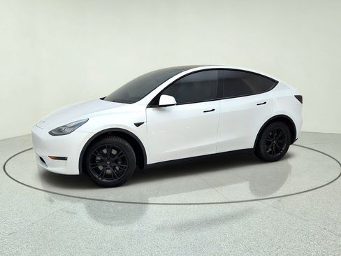 Used 2021 Tesla Model Y Long Range AWD/4WD image 15