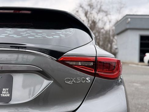 Used 2018 INFINITI QX30 Sport w/ Sport Leather Package image 10