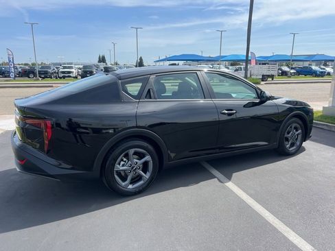 Used 2025 Kia K4 FWD image 18