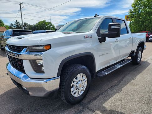 Used 2023 Chevrolet Silverado 2500 LT w/ Convenience Package AWD/4WD image 4