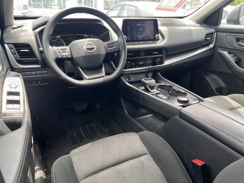 Used 2025 Nissan Rogue SV AWD/4WD image 13