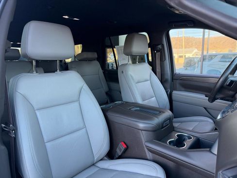 Used 2022 Chevrolet Tahoe LT w/ Luxury Package image 14