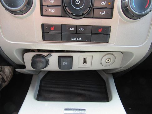 Used 2011 Ford Escape XLT w/ 203A Rapid Spec Order Code AWD/4WD image 26