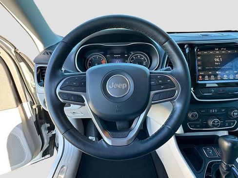 Used 2019 Jeep Cherokee Limited image 11