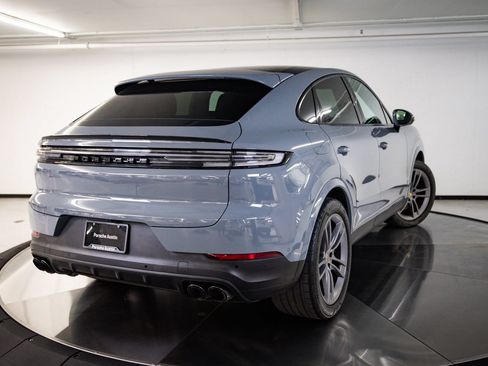 Certified 2024 Porsche Cayenne Coupe AWD/4WD image 7