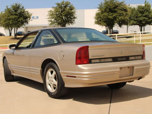 Used 1997 Oldsmobile Cutlass Supreme SL FWD image 9