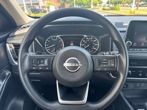 Used 2024 Nissan Rogue S AWD/4WD image 17