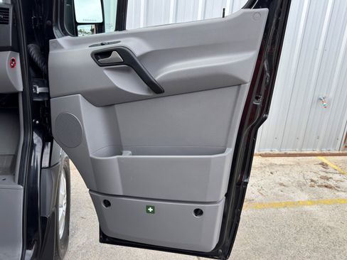 Used 2018 Mercedes-Benz Sprinter 2500 image 33