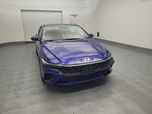 Used 2025 Hyundai Elantra SE FWD image 14