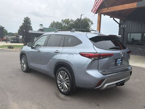 Used 2022 Toyota Highlander Platinum AWD/4WD image 6