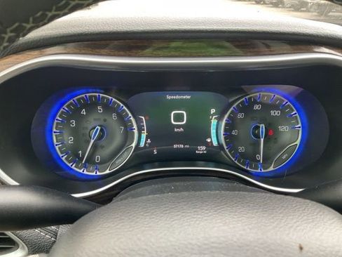 Used 2023 Chrysler Pacifica Limited image 33