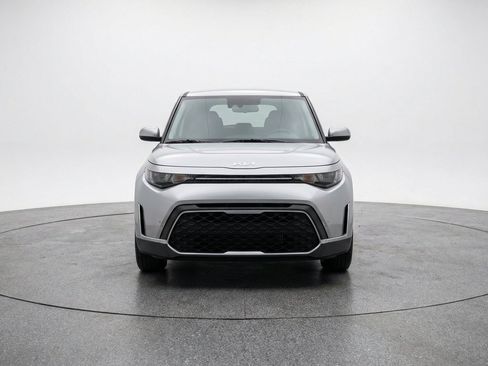 Used 2025 Kia Soul LX w/ LX Technology Package FWD image 2