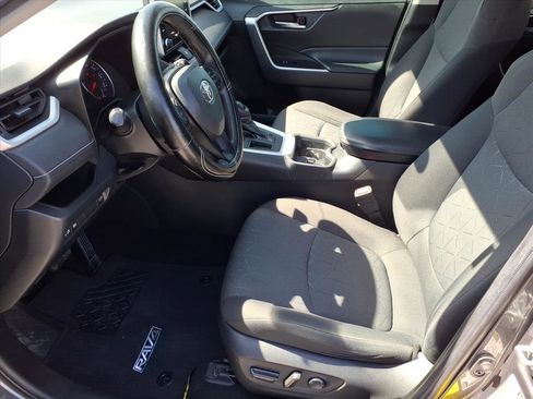 Used 2020 Toyota RAV4 XLE w/ Convenience Package image 11