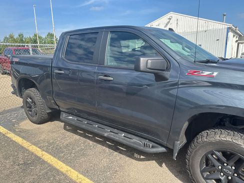 Used 2020 Chevrolet Silverado 1500 Custom Trail Boss w/ Custom Convenience Package AWD/4WD image 9