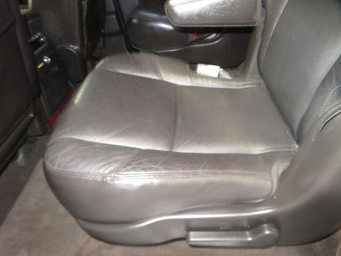 Used 2011 Cadillac Escalade ESV AWD image 25