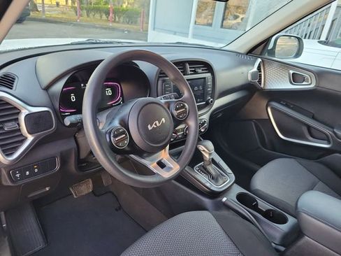 Used 2023 Kia Soul LX image 12