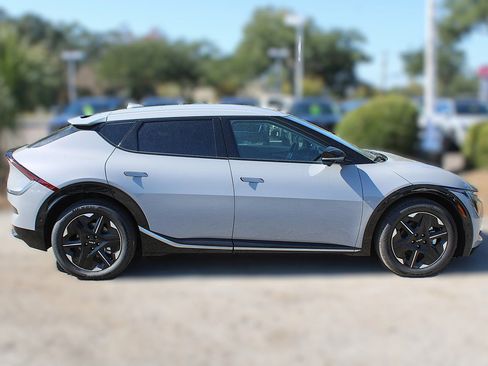 New 2025 Kia EV6 Wind image 5