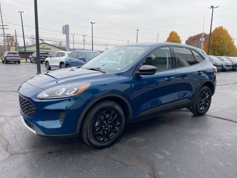 Used 2020 Ford Escape SE Sport image 3