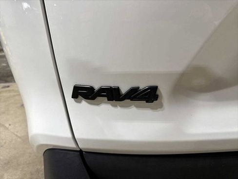 Certified 2022 Toyota RAV4 XLE image 31