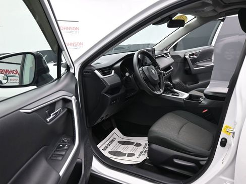 Used 2019 Toyota RAV4 XLE w/ Carpet Mat Package image 17