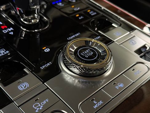 Used 2022 Bentley Flying Spur Plug-In Hybrid image 70