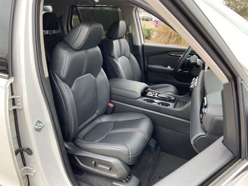 Used 2023 Honda Pilot Touring image 19