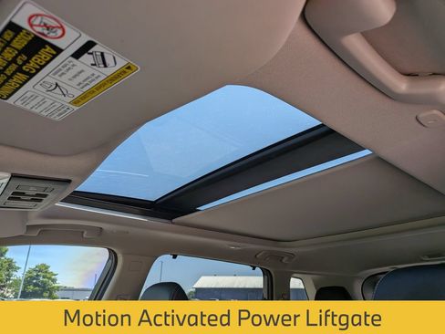 Used 2023 Nissan Rogue SL w/ SL Premium Package FWD image 16