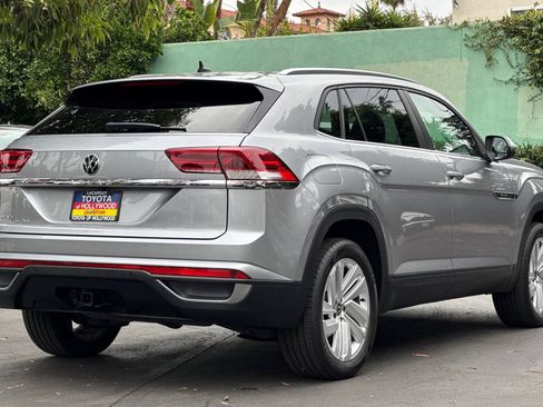 Used 2023 Volkswagen Atlas Cross Sport SE w/ Panoramic Sunroof Package FWD image 4