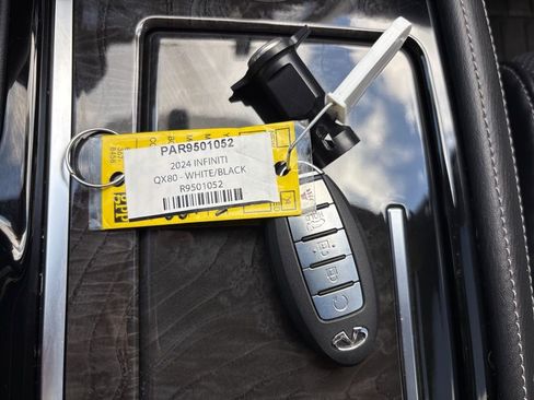 Used 2024 INFINITI QX80 Sensory w/ Cargo Package AWD/4WD image 37
