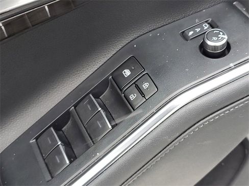 Used 2023 Toyota Highlander Limited image 19