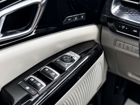 Used 2024 Kia Carnival SX Prestige FWD image 12