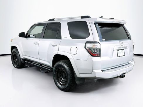 Used 2019 Toyota 4Runner SR5 AWD/4WD image 5
